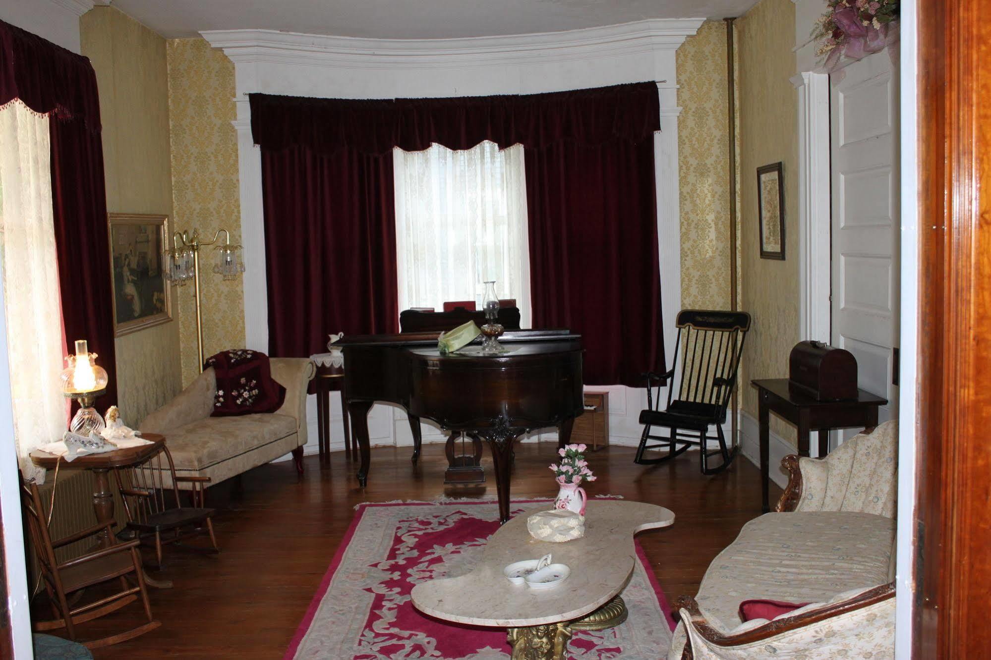 Victorian Charm Inn Towanda Екстер'єр фото